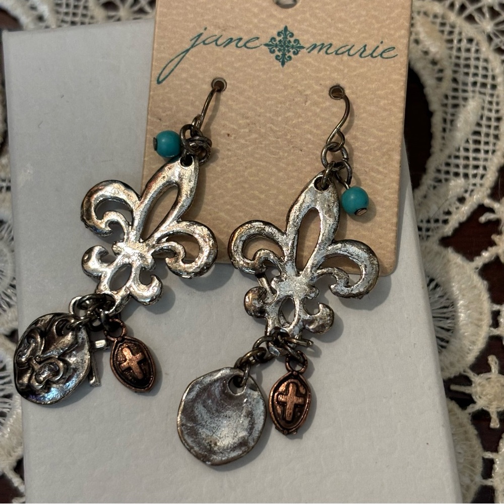 NWT Antiqued Fleur De Lis Earrings